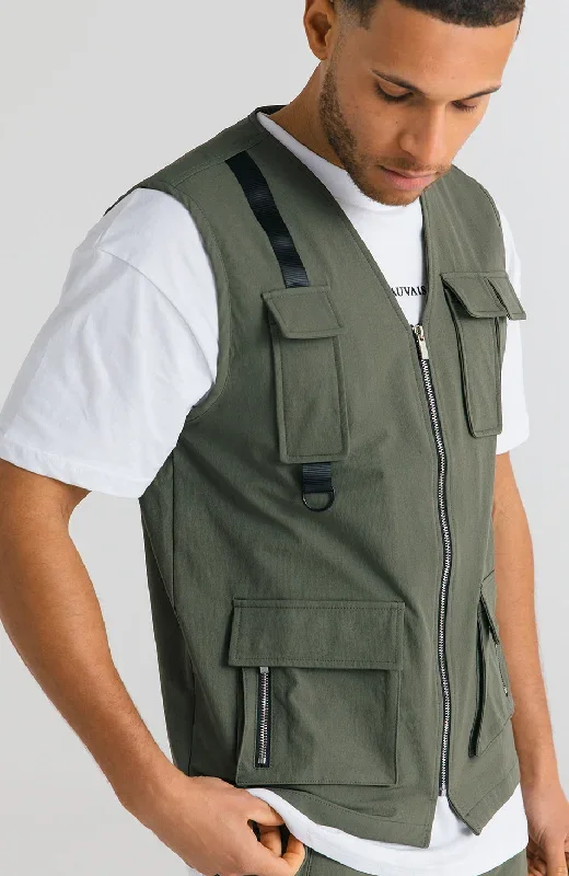 utility-cargo-vest-in-khaki